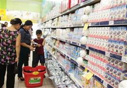 Sữa nguyên liệu giảm giá 50%, người tiêu dùng vẫn chịu mua đắt