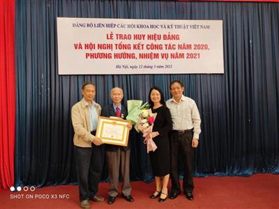 Lễ trao Huy hiệu Đảng và Hội nghị tổng kết công tác năm 2020 của Đảng ủy Liên hiệp Hội Việt Nam